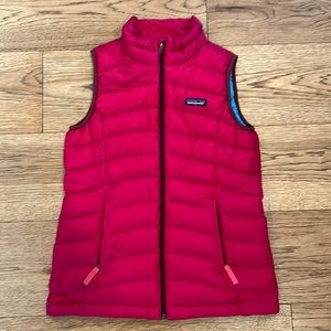 Patagonia youth puffy vest. Size large -12